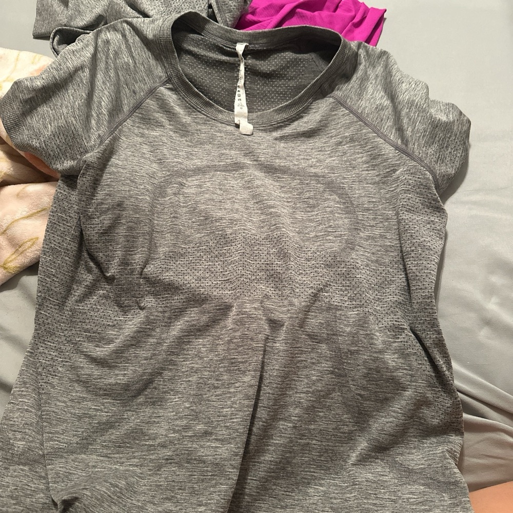 Lululemon Athletica Gray Short Sleeve Tee